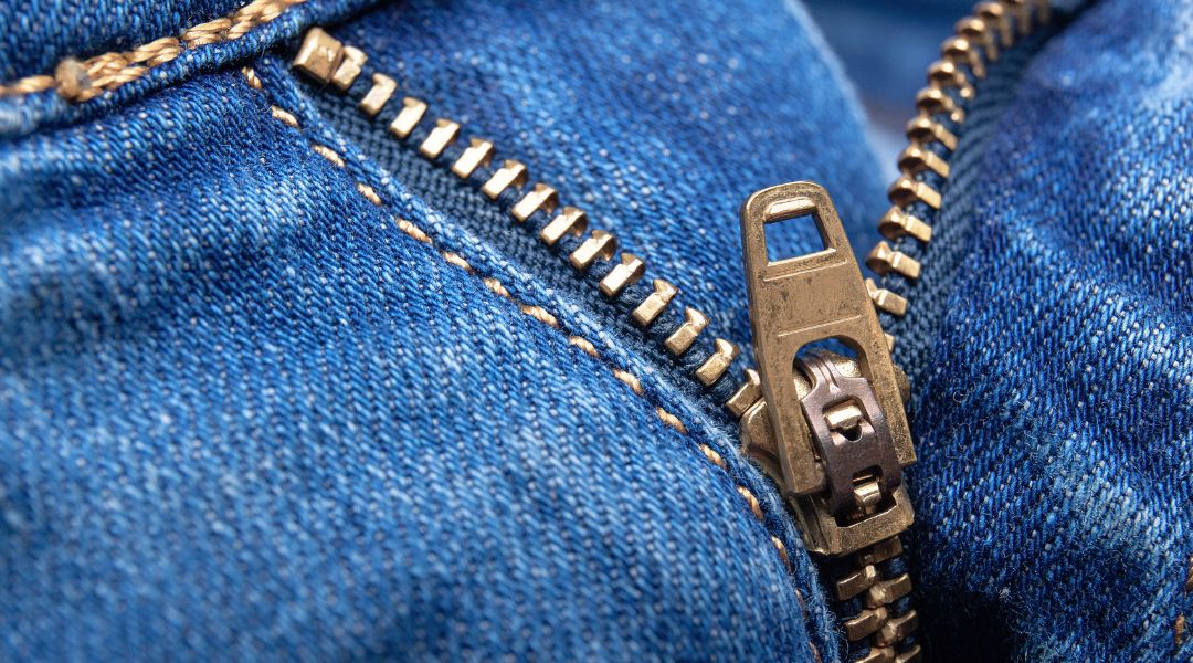Buttons vs. Zippers: What's Best for Jeans?